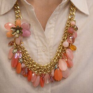 🆕😍Coral Lucite Statement necklace